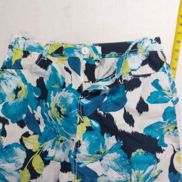 St John's Bay Floral Design Multicolor Skort Size 8 - Picture 5 of 8